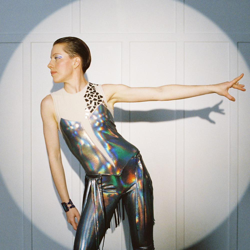 Icy And Ethereal, Frau Knotz Releases New Wave/synth Pop Single + Video 'cellular'