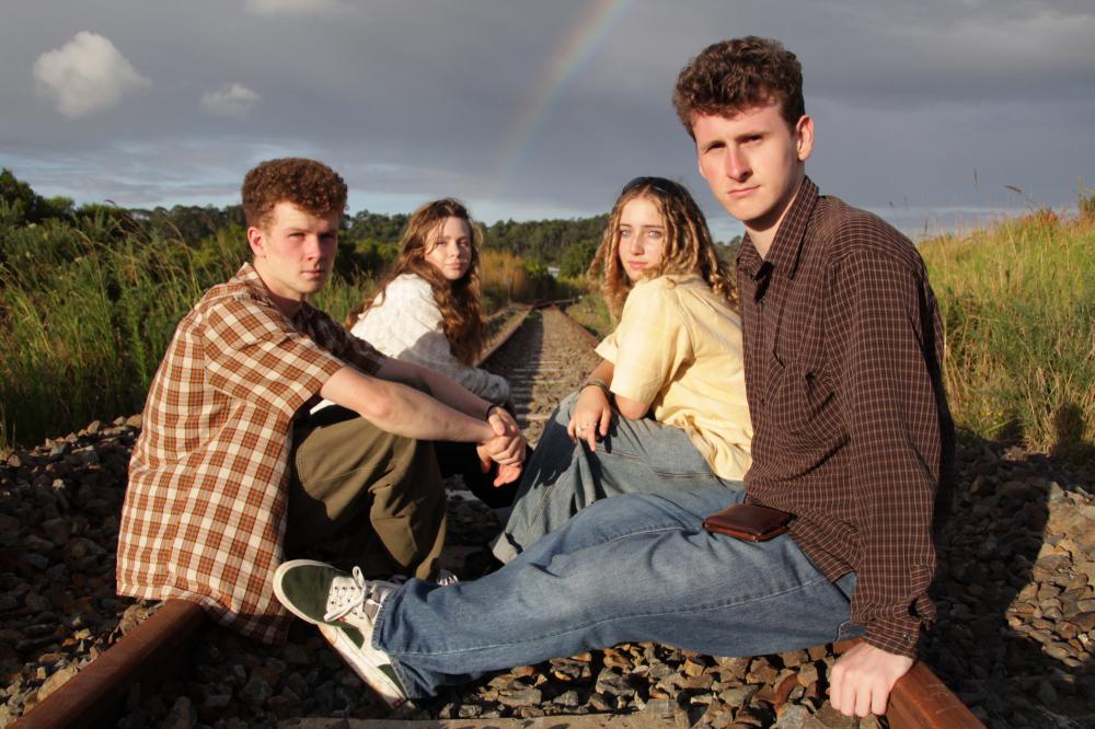 Indie Rockers Fan Club Celebrate The Last Days Of Summer With Nostalgic Video For New Single 'westbound'