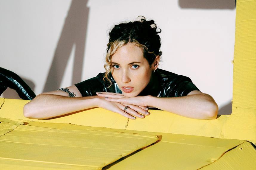 Isla Noon Releases 'her'