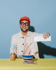 Jeremy Redmore Releases The Upbeat, Hook Laden And Inspiring New Single, 'singalong'