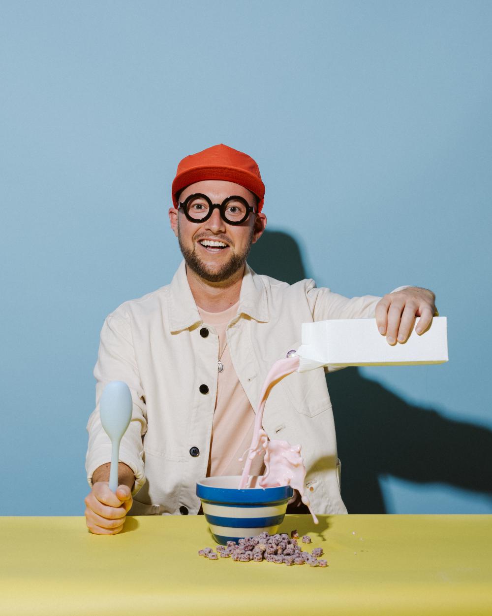 Jeremy Redmore Releases The Upbeat, Hook Laden And Inspiring New Single, 'singalong'