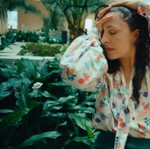 Kate Owen Shakes Off Exile With Her Dark New Single 'little Flowers'