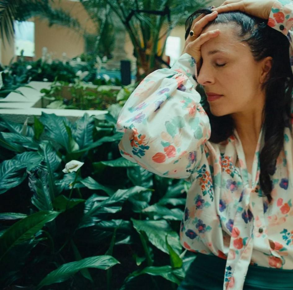 Kate Owen Shakes Off Exile With Her Dark New Single 'little Flowers'