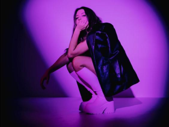 Ponz Releases Her New Track 'fantasies'