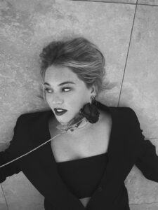 Rising Pop Singer Zo&euml; Vera Releases Single 'don't Make It My Fault'