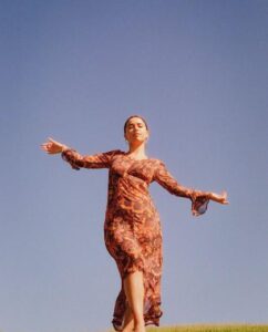 Rising Star Mols Debut Album Makes Waves In The Music Scene With Her Soulful Sound