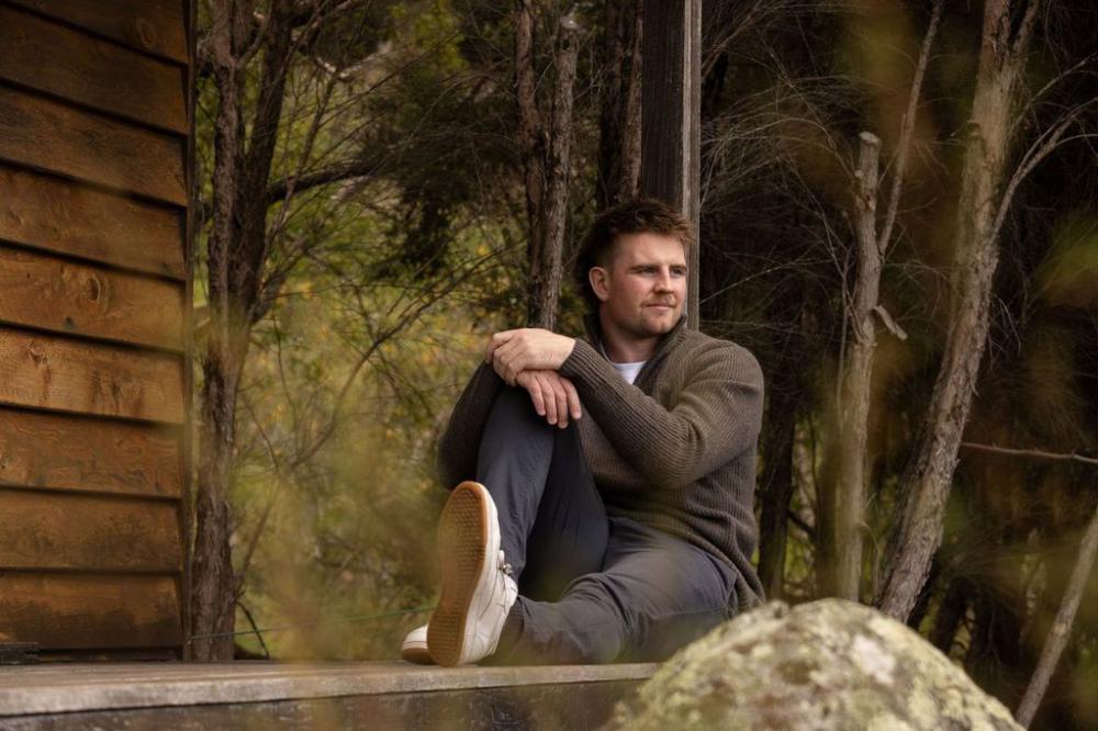 Rising Star Sam Heselwood Unveils Moving New Single + Video 'how&rsquo;s Heaven'