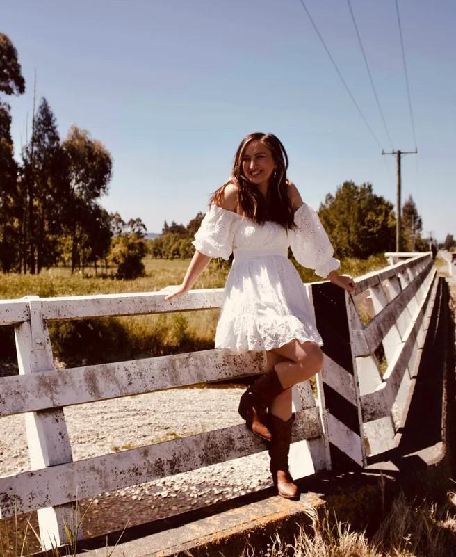 Rising Talent Karra Rhodes Drops Emotive And Inspiring Single 'tell Me Mama'