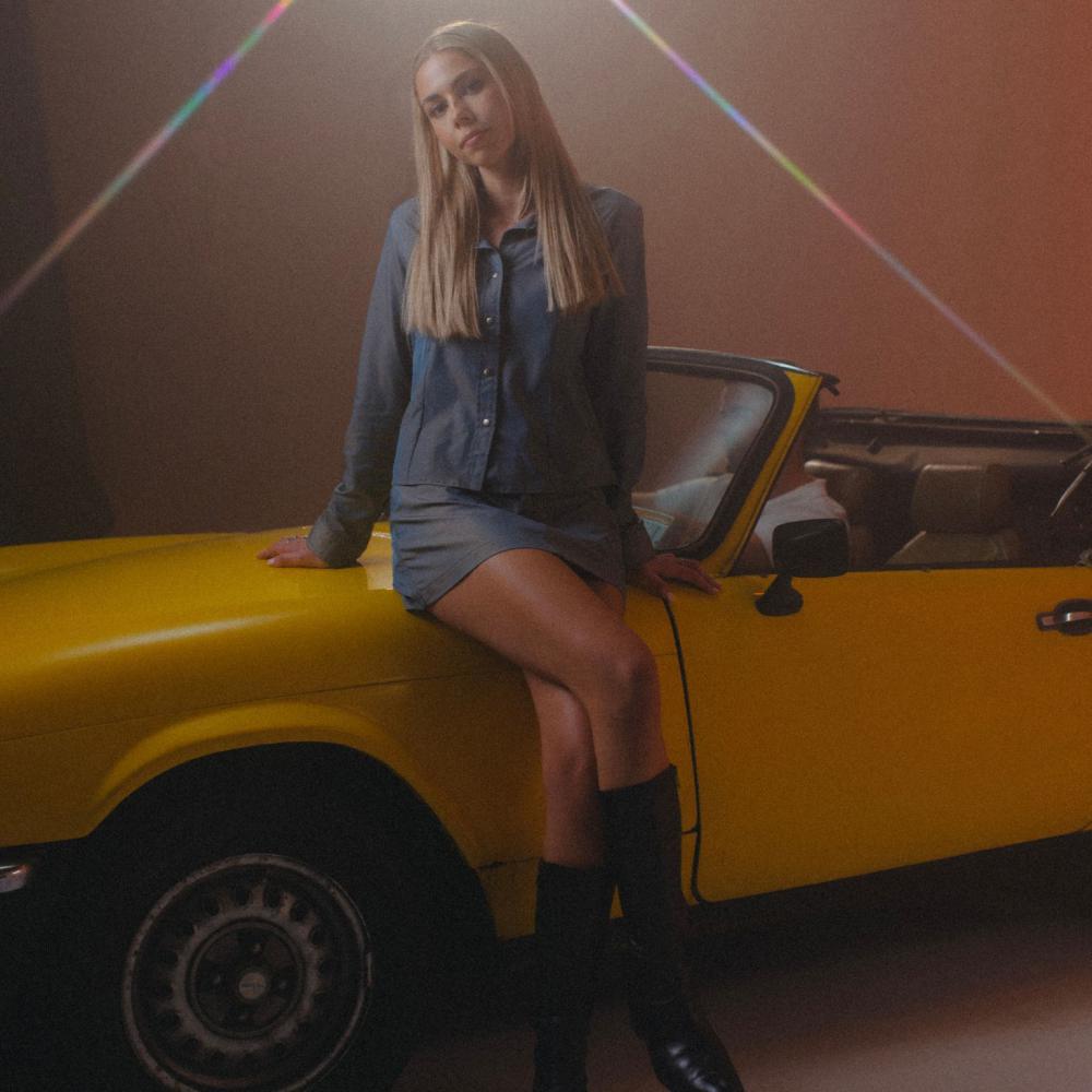 Saharaa Releases Debut Single 'never Leave'