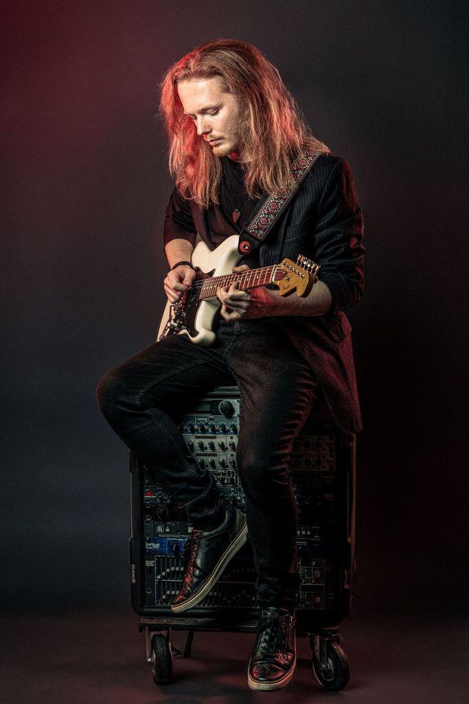 Sam Higham Releases Debut Single 'tape Deck Mimic'