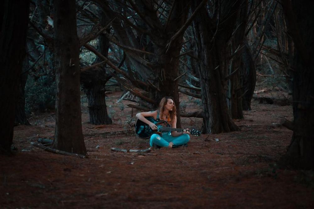 Taranaki Singer/songwriter Liana Hart Reveals Third Single, 'oh'