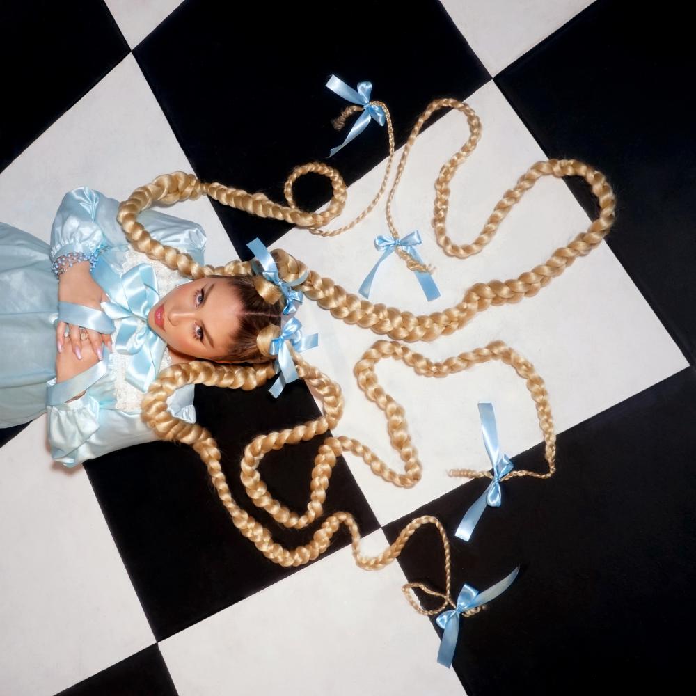 Theia Slays With Grungy New Indie Pop Banger 'girls!'