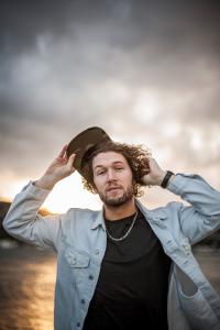 Thomas Oliver Shares Catfishing Story Surrounding New Single 'roses'
