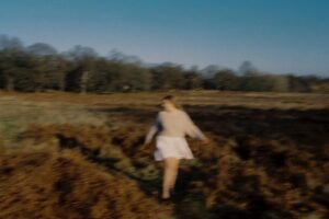 Zoe Jennings Releases New Single 'cruel World'