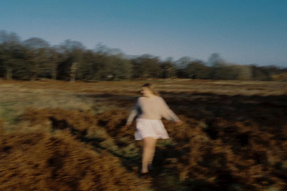 Zoe Jennings Releases New Single 'cruel World'