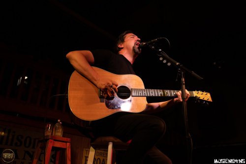 Gig Review: Jon Toogood @ Waihi Beach Hotel, Waihi Beach 04/01/2021 3
